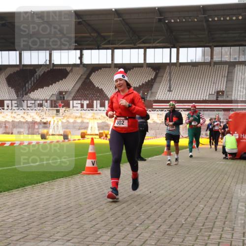 08.12.2024 - St. Pauli X-Mass-Run No. 14 Yannick Fuchs http://msf.ph/oto/7476330 08.12.2024 09:58:31 Ziel 49, 55, 802, 832, 880, 1075, 1080, 1105, 1119, 1864, 2428, 2984, 3109 meine-sportfotos.de