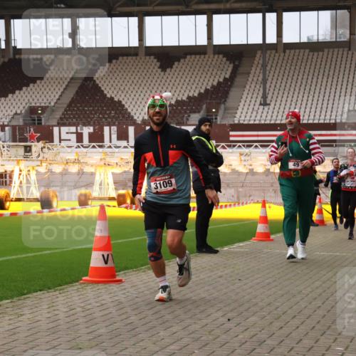 08.12.2024 - St. Pauli X-Mass-Run No. 14 Yannick Fuchs http://msf.ph/oto/7476334 08.12.2024 09:58:33 Ziel 49, 111, 802, 832, 880, 1105, 1119, 1864, 2428, 2984, 3109 meine-sportfotos.de
