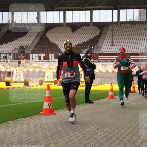 08.12.2024 - St. Pauli X-Mass-Run No. 14 Yannick Fuchs http://msf.ph/oto/7476338 08.12.2024 09:58:33 Ziel 49, 111, 802, 832, 880, 1105, 1119, 1864, 2428, 2984, 3109 meine-sportfotos.de
