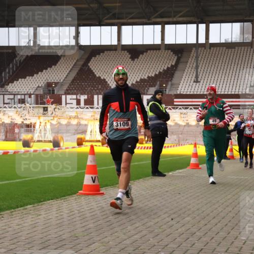 08.12.2024 - St. Pauli X-Mass-Run No. 14 Yannick Fuchs http://msf.ph/oto/7476342 08.12.2024 09:58:33 Ziel 49, 111, 802, 832, 880, 1105, 1119, 1864, 2428, 2984, 3109 meine-sportfotos.de