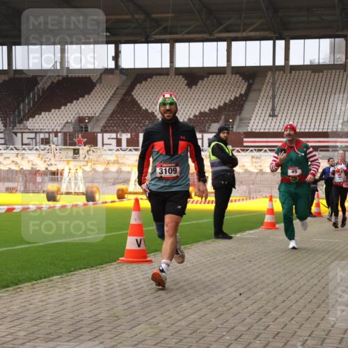 08.12.2024 - St. Pauli X-Mass-Run No. 14 Yannick Fuchs http://msf.ph/oto/7476347 08.12.2024 09:58:33 Ziel 49, 111, 802, 832, 880, 1105, 1119, 1864, 2428, 2984, 3109 meine-sportfotos.de