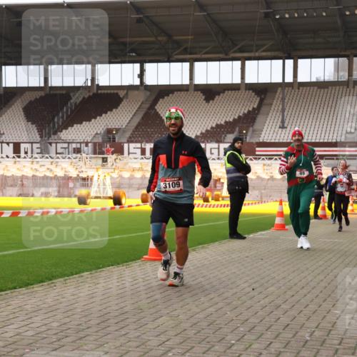 08.12.2024 - St. Pauli X-Mass-Run No. 14 Yannick Fuchs http://msf.ph/oto/7476353 08.12.2024 09:58:33 Ziel 49, 111, 802, 832, 880, 1105, 1119, 1864, 2428, 2984, 3109 meine-sportfotos.de