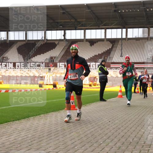08.12.2024 - St. Pauli X-Mass-Run No. 14 Yannick Fuchs http://msf.ph/oto/7476356 08.12.2024 09:58:33 Ziel 49, 111, 802, 832, 880, 1105, 1119, 1864, 2428, 2984, 3109 meine-sportfotos.de
