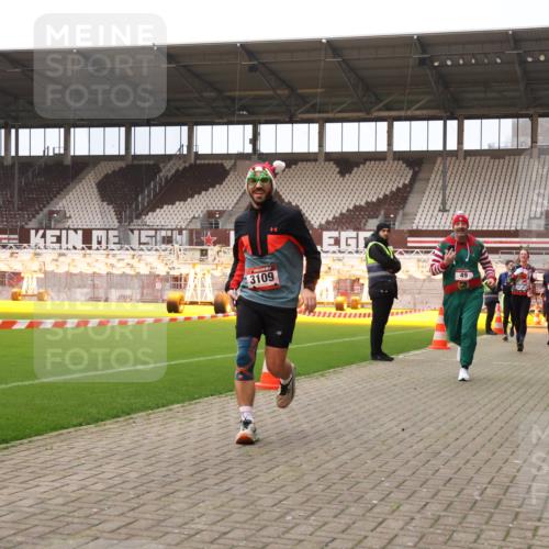 08.12.2024 - St. Pauli X-Mass-Run No. 14 Yannick Fuchs http://msf.ph/oto/7476363 08.12.2024 09:58:33 Ziel 49, 111, 802, 832, 880, 1105, 1119, 1864, 2428, 2984, 3109 meine-sportfotos.de