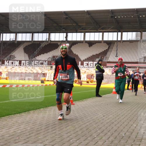 08.12.2024 - St. Pauli X-Mass-Run No. 14 Yannick Fuchs http://msf.ph/oto/7476365 08.12.2024 09:58:33 Ziel 49, 111, 802, 832, 880, 1105, 1119, 1864, 2428, 2984, 3109 meine-sportfotos.de