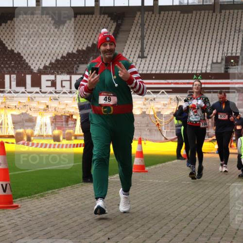 08.12.2024 - St. Pauli X-Mass-Run No. 14 Yannick Fuchs http://msf.ph/oto/7476368 08.12.2024 09:58:34 Ziel 49, 111, 802, 832, 880, 1105, 1119, 1864, 2428, 2984, 3109 meine-sportfotos.de