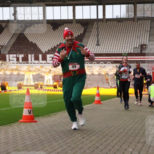 08.12.2024 - St. Pauli X-Mass-Run No. 14 Yannick Fuchs http://msf.ph/oto/7476382 08.12.2024 09:58:34 Ziel 49, 111, 802, 832, 880, 1105, 1119, 1864, 2428, 2984, 3109 meine-sportfotos.de