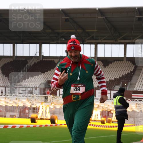 08.12.2024 - St. Pauli X-Mass-Run No. 14 Yannick Fuchs http://msf.ph/oto/7476403 08.12.2024 09:58:35 Ziel 49, 111, 802, 832, 880, 1105, 1119, 1864, 2428, 2722, 2984, 3109 meine-sportfotos.de