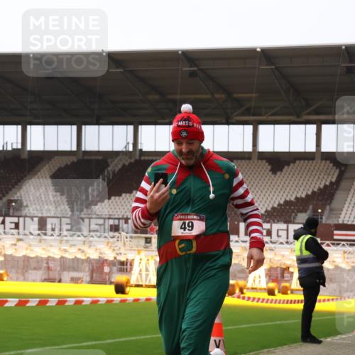 08.12.2024 - St. Pauli X-Mass-Run No. 14 Yannick Fuchs http://msf.ph/oto/7476409 08.12.2024 09:58:35 Ziel 49, 111, 802, 832, 880, 1105, 1119, 1864, 2428, 2722, 2984, 3109 meine-sportfotos.de
