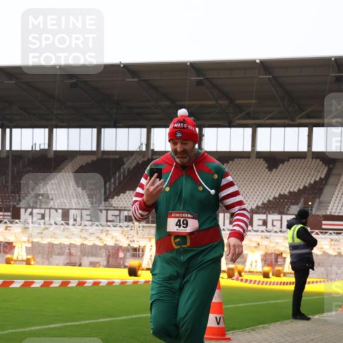 08.12.2024 - St. Pauli X-Mass-Run No. 14 Yannick Fuchs http://msf.ph/oto/7476412 08.12.2024 09:58:35 Ziel 49, 111, 802, 832, 880, 1105, 1119, 1864, 2428, 2722, 2984, 3109 meine-sportfotos.de