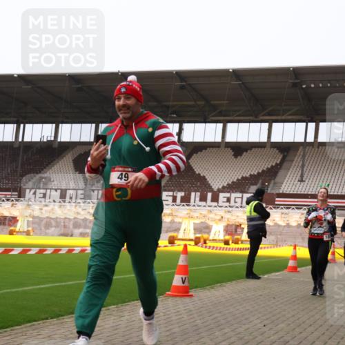 08.12.2024 - St. Pauli X-Mass-Run No. 14 Yannick Fuchs http://msf.ph/oto/7476421 08.12.2024 09:58:36 Ziel 49, 111, 802, 832, 1105, 1119, 1864, 2428, 2722, 2984, 3109 meine-sportfotos.de
