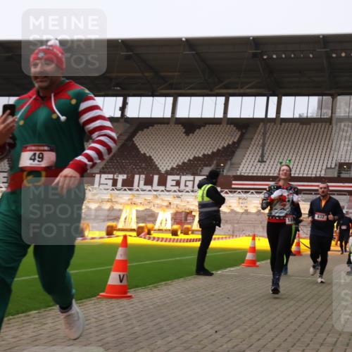 08.12.2024 - St. Pauli X-Mass-Run No. 14 Yannick Fuchs http://msf.ph/oto/7476423 08.12.2024 09:58:36 Ziel 49, 111, 802, 832, 1105, 1119, 1864, 2428, 2722, 2984, 3109 meine-sportfotos.de