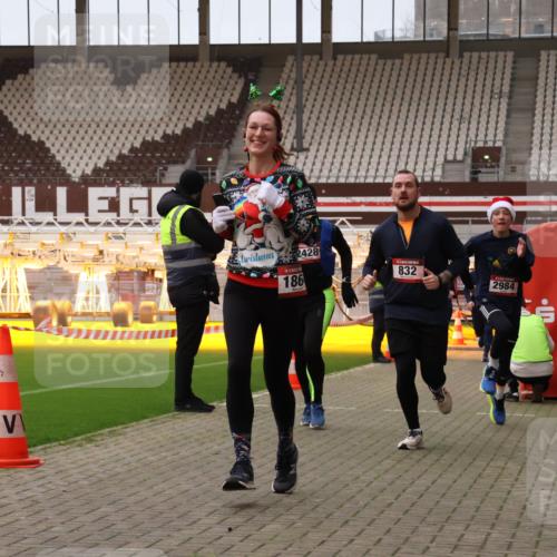 08.12.2024 - St. Pauli X-Mass-Run No. 14 Yannick Fuchs http://msf.ph/oto/7476426 08.12.2024 09:58:37 Ziel 49, 111, 802, 832, 1105, 1119, 1864, 2428, 2722, 2984, 3109 meine-sportfotos.de