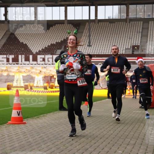 08.12.2024 - St. Pauli X-Mass-Run No. 14 Yannick Fuchs http://msf.ph/oto/7476435 08.12.2024 09:58:37 Ziel 49, 111, 802, 832, 1105, 1119, 1864, 2428, 2722, 2984, 3109 meine-sportfotos.de