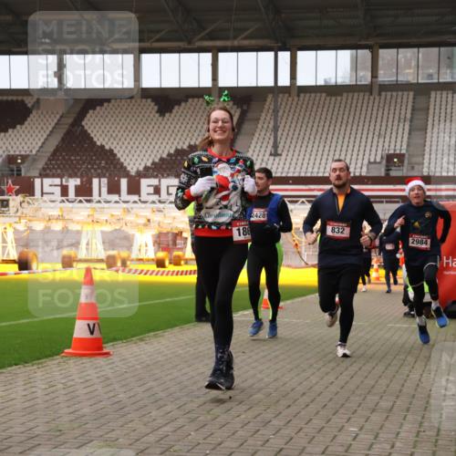 08.12.2024 - St. Pauli X-Mass-Run No. 14 Yannick Fuchs http://msf.ph/oto/7476441 08.12.2024 09:58:37 Ziel 49, 111, 802, 832, 1105, 1119, 1864, 2428, 2722, 2984, 3109 meine-sportfotos.de