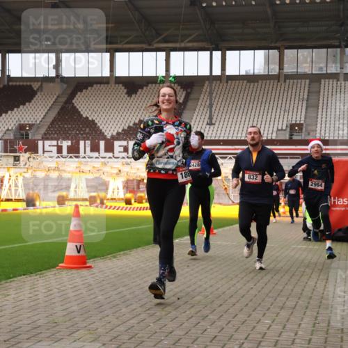 08.12.2024 - St. Pauli X-Mass-Run No. 14 Yannick Fuchs http://msf.ph/oto/7476444 08.12.2024 09:58:37 Ziel 49, 111, 802, 832, 1105, 1119, 1864, 2428, 2722, 2984, 3109 meine-sportfotos.de