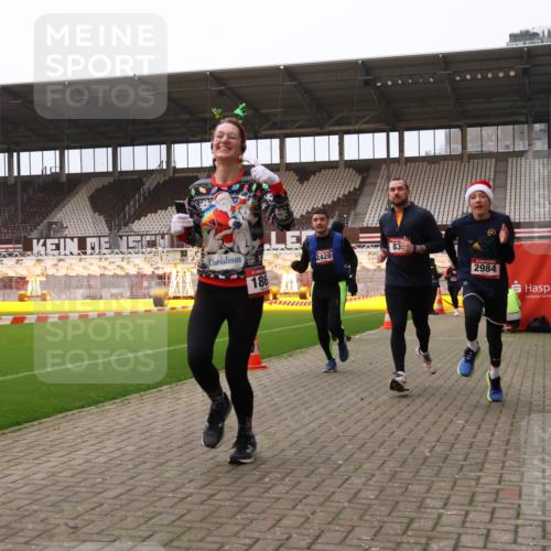 08.12.2024 - St. Pauli X-Mass-Run No. 14 Yannick Fuchs http://msf.ph/oto/7476458 08.12.2024 09:58:38 Ziel 49, 111, 488, 802, 832, 1105, 1119, 1864, 2428, 2722, 2984, 3109 meine-sportfotos.de