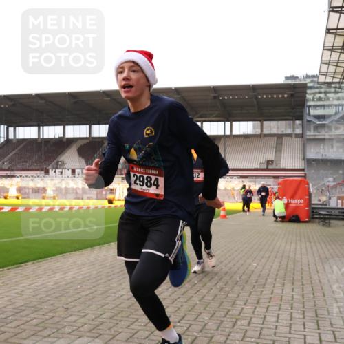 08.12.2024 - St. Pauli X-Mass-Run No. 14 Yannick Fuchs http://msf.ph/oto/7476478 08.12.2024 09:58:39 Ziel 49, 111, 488, 802, 832, 1105, 1119, 1864, 2428, 2722, 2984, 3109 meine-sportfotos.de