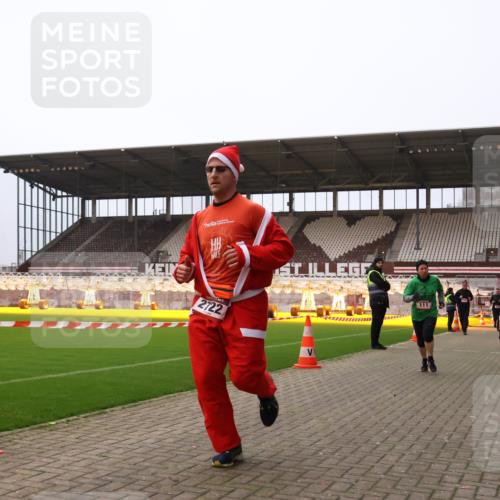 08.12.2024 - St. Pauli X-Mass-Run No. 14 Yannick Fuchs http://msf.ph/oto/7476631 08.12.2024 09:58:47 Ziel 111, 488, 832, 989, 1105, 1119, 2428, 2722 meine-sportfotos.de