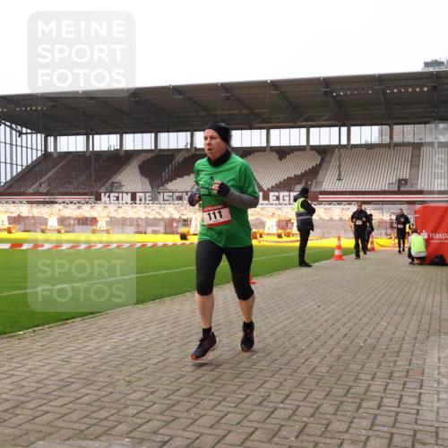 08.12.2024 - St. Pauli X-Mass-Run No. 14 Yannick Fuchs http://msf.ph/oto/7476669 08.12.2024 09:58:49 Ziel 111, 488, 989, 1105, 1119, 2722 meine-sportfotos.de