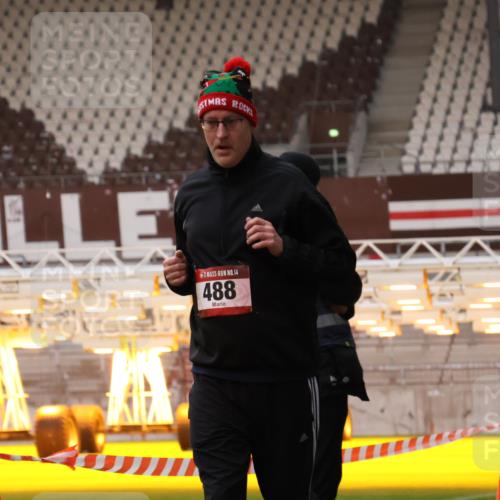 08.12.2024 - St. Pauli X-Mass-Run No. 14 Yannick Fuchs http://msf.ph/oto/7476700 08.12.2024 09:58:52 Ziel 111, 488, 989, 1105, 1119, 2722 meine-sportfotos.de