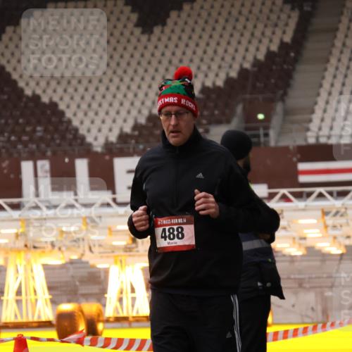 08.12.2024 - St. Pauli X-Mass-Run No. 14 Yannick Fuchs http://msf.ph/oto/7476703 08.12.2024 09:58:52 Ziel 111, 488, 989, 1105, 1119, 2722 meine-sportfotos.de