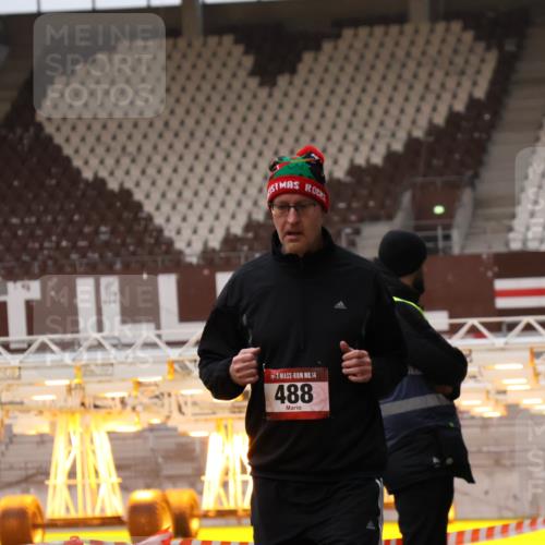 08.12.2024 - St. Pauli X-Mass-Run No. 14 Yannick Fuchs http://msf.ph/oto/7476706 08.12.2024 09:58:52 Ziel 111, 488, 989, 1105, 1119, 2722 meine-sportfotos.de