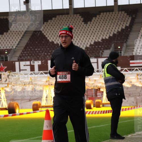 08.12.2024 - St. Pauli X-Mass-Run No. 14 Yannick Fuchs http://msf.ph/oto/7476713 08.12.2024 09:58:53 Ziel 111, 488, 989, 1105, 1119, 2722, 2983 meine-sportfotos.de