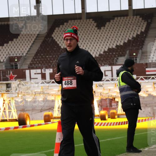 08.12.2024 - St. Pauli X-Mass-Run No. 14 Yannick Fuchs http://msf.ph/oto/7476715 08.12.2024 09:58:53 Ziel 111, 488, 989, 1105, 1119, 2722, 2983 meine-sportfotos.de