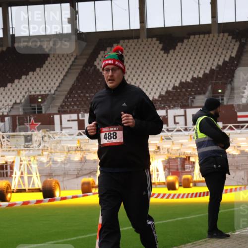 08.12.2024 - St. Pauli X-Mass-Run No. 14 Yannick Fuchs http://msf.ph/oto/7476720 08.12.2024 09:58:53 Ziel 111, 488, 989, 1105, 1119, 2722, 2983 meine-sportfotos.de
