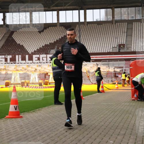 08.12.2024 - St. Pauli X-Mass-Run No. 14 Yannick Fuchs http://msf.ph/oto/7476770 08.12.2024 09:58:56 Ziel 111, 488, 989, 2722, 2983 meine-sportfotos.de