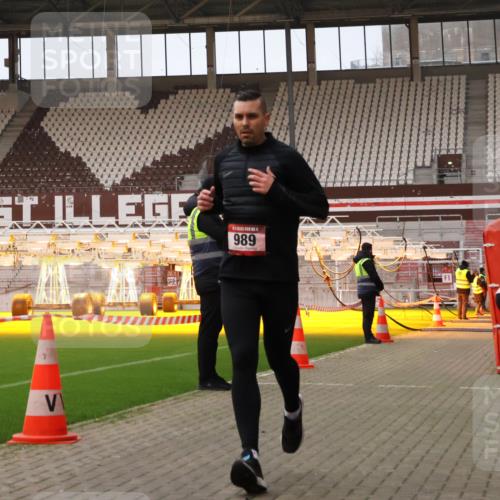 08.12.2024 - St. Pauli X-Mass-Run No. 14 Yannick Fuchs http://msf.ph/oto/7476774 08.12.2024 09:58:56 Ziel 111, 488, 989, 2722, 2983 meine-sportfotos.de