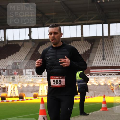 08.12.2024 - St. Pauli X-Mass-Run No. 14 Yannick Fuchs http://msf.ph/oto/7476780 08.12.2024 09:58:56 Ziel 111, 488, 989, 2722, 2983 meine-sportfotos.de
