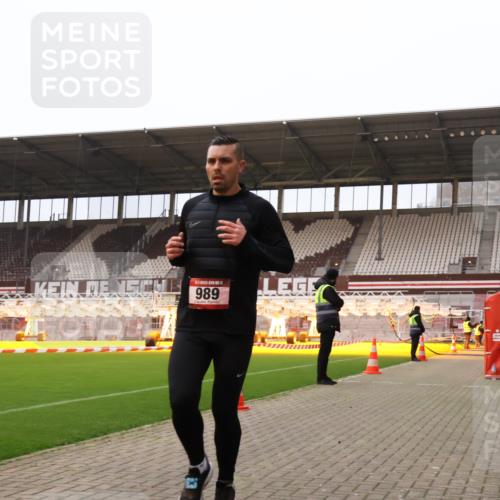 08.12.2024 - St. Pauli X-Mass-Run No. 14 Yannick Fuchs http://msf.ph/oto/7476799 08.12.2024 09:58:57 Ziel 111, 488, 989, 2722, 2983 meine-sportfotos.de
