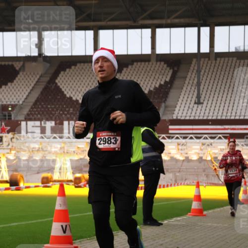 08.12.2024 - St. Pauli X-Mass-Run No. 14 Yannick Fuchs http://msf.ph/oto/7476859 08.12.2024 09:59:10 Ziel 738, 1202, 1534, 1802, 1874, 2983, 3293 meine-sportfotos.de
