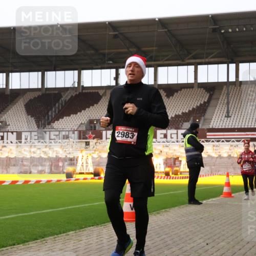 08.12.2024 - St. Pauli X-Mass-Run No. 14 Yannick Fuchs http://msf.ph/oto/7476866 08.12.2024 09:59:11 Ziel 738, 1202, 1534, 1802, 1874, 2983, 3293 meine-sportfotos.de