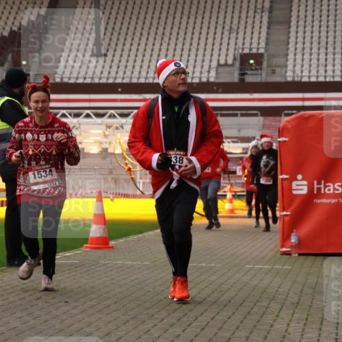 08.12.2024 - St. Pauli X-Mass-Run No. 14 Yannick Fuchs http://msf.ph/oto/7476885 08.12.2024 09:59:13 Ziel 738, 1202, 1534, 1802, 1874, 2983, 3293 meine-sportfotos.de