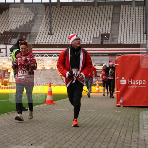 08.12.2024 - St. Pauli X-Mass-Run No. 14 Yannick Fuchs http://msf.ph/oto/7476891 08.12.2024 09:59:13 Ziel 738, 1202, 1534, 1802, 1874, 2983, 3293 meine-sportfotos.de