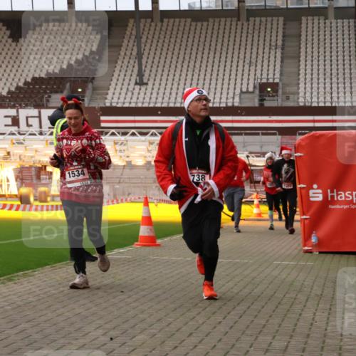 08.12.2024 - St. Pauli X-Mass-Run No. 14 Yannick Fuchs http://msf.ph/oto/7476894 08.12.2024 09:59:13 Ziel 738, 1202, 1534, 1802, 1874, 2983, 3293 meine-sportfotos.de