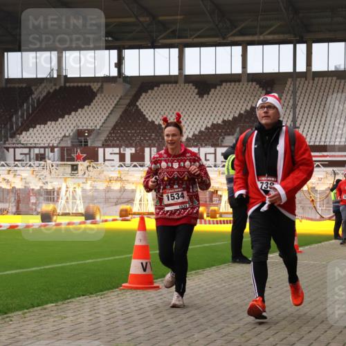 08.12.2024 - St. Pauli X-Mass-Run No. 14 Yannick Fuchs http://msf.ph/oto/7476903 08.12.2024 09:59:14 Ziel 738, 1202, 1534, 1802, 1874, 2983, 3293 meine-sportfotos.de