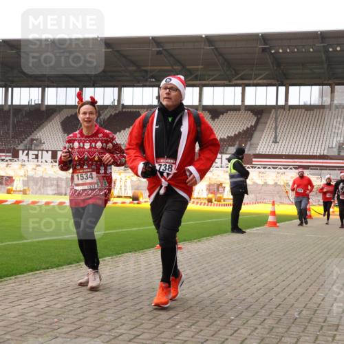 08.12.2024 - St. Pauli X-Mass-Run No. 14 Yannick Fuchs http://msf.ph/oto/7476913 08.12.2024 09:59:15 Ziel 738, 1202, 1534, 1802, 1874, 2983, 3293 meine-sportfotos.de