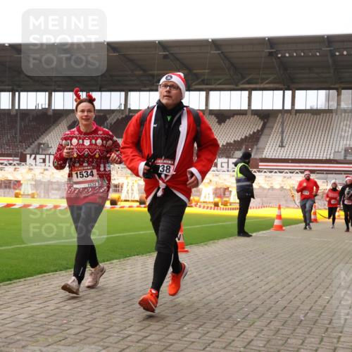 08.12.2024 - St. Pauli X-Mass-Run No. 14 Yannick Fuchs http://msf.ph/oto/7476916 08.12.2024 09:59:15 Ziel 738, 1202, 1534, 1802, 1874, 2983, 3293 meine-sportfotos.de
