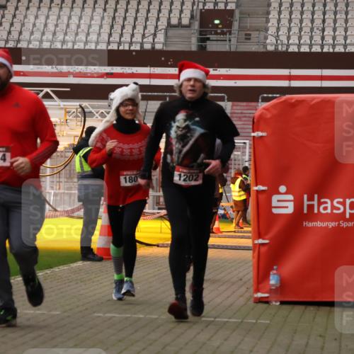 08.12.2024 - St. Pauli X-Mass-Run No. 14 Yannick Fuchs http://msf.ph/oto/7476944 08.12.2024 09:59:17 Ziel 431, 738, 1202, 1534, 1802, 1874, 2746, 2983, 3293 meine-sportfotos.de