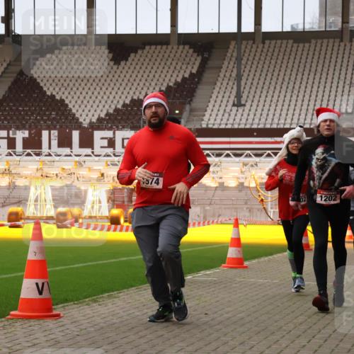 08.12.2024 - St. Pauli X-Mass-Run No. 14 Yannick Fuchs http://msf.ph/oto/7476972 08.12.2024 09:59:18 Ziel 431, 738, 1202, 1534, 1802, 1874, 2746, 2983, 3293 meine-sportfotos.de