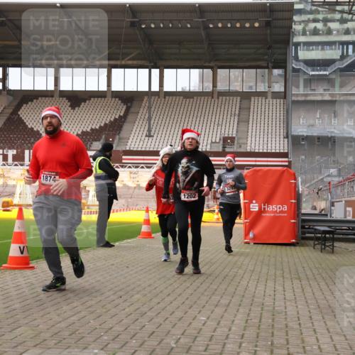 08.12.2024 - St. Pauli X-Mass-Run No. 14 Yannick Fuchs http://msf.ph/oto/7476977 08.12.2024 09:59:19 Ziel 431, 738, 1202, 1534, 1802, 1874, 2746, 3293 meine-sportfotos.de