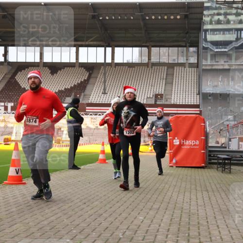 08.12.2024 - St. Pauli X-Mass-Run No. 14 Yannick Fuchs http://msf.ph/oto/7476981 08.12.2024 09:59:19 Ziel 431, 738, 1202, 1534, 1802, 1874, 2746, 3293 meine-sportfotos.de