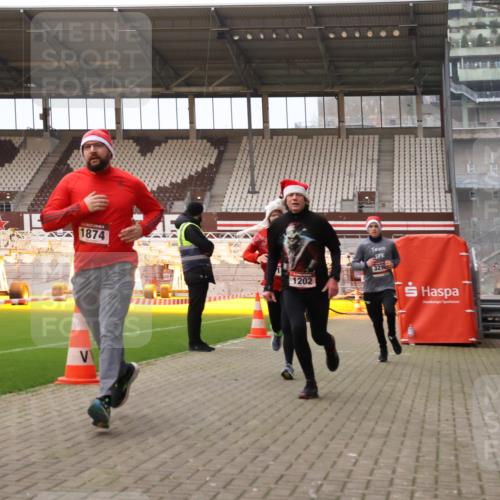 08.12.2024 - St. Pauli X-Mass-Run No. 14 Yannick Fuchs http://msf.ph/oto/7476987 08.12.2024 09:59:19 Ziel 431, 738, 1202, 1534, 1802, 1874, 2746, 3293 meine-sportfotos.de