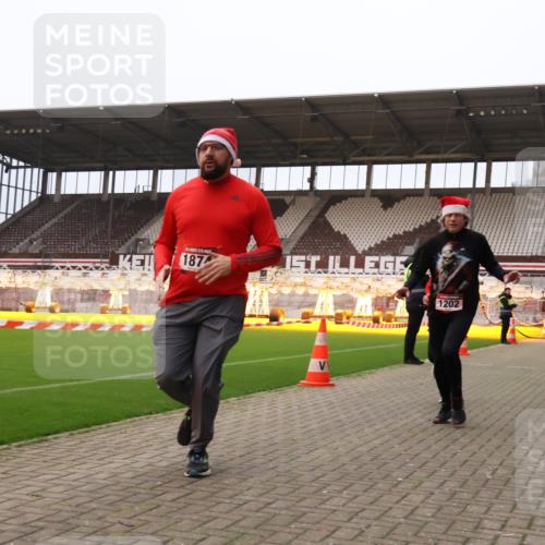 08.12.2024 - St. Pauli X-Mass-Run No. 14 Yannick Fuchs http://msf.ph/oto/7476998 08.12.2024 09:59:20 Ziel 431, 738, 1202, 1534, 1802, 1874, 2746, 3293 meine-sportfotos.de