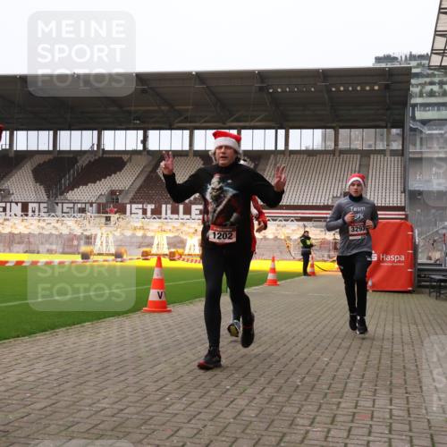 08.12.2024 - St. Pauli X-Mass-Run No. 14 Yannick Fuchs http://msf.ph/oto/7477005 08.12.2024 09:59:21 Ziel 431, 738, 1202, 1534, 1802, 1874, 2746, 3293 meine-sportfotos.de