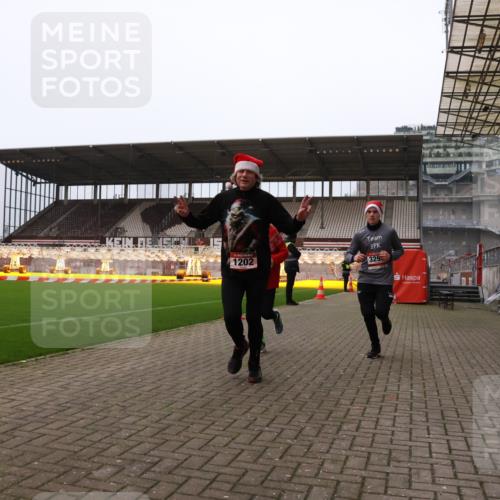 08.12.2024 - St. Pauli X-Mass-Run No. 14 Yannick Fuchs http://msf.ph/oto/7477023 08.12.2024 09:59:21 Ziel 431, 738, 1202, 1534, 1802, 1874, 2746, 3293 meine-sportfotos.de